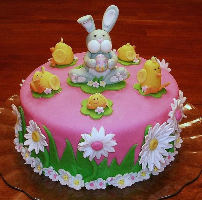 Фонтан Великденска торта с фондан фигури зайче и мацка
