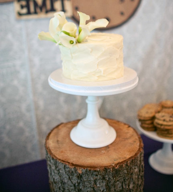 celebración de la boda de madera - pastel dulce pequeño
