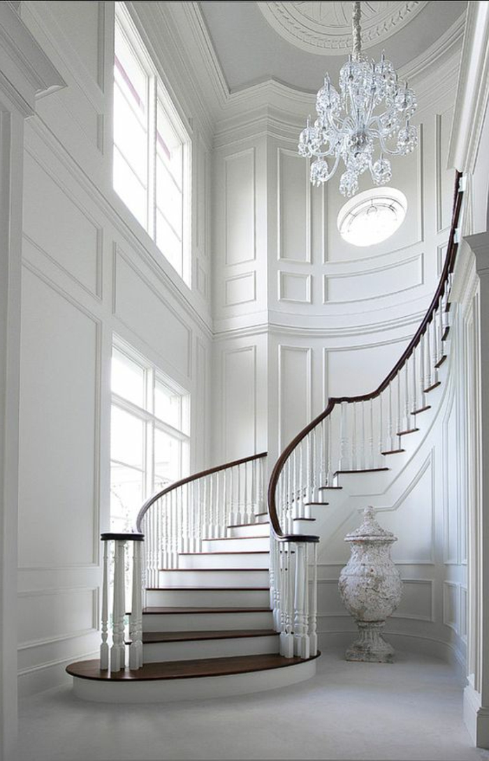 класически прост стълбище в стила на страната