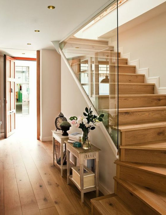 Drvena stubišta sa staklenim zidnim stubištem