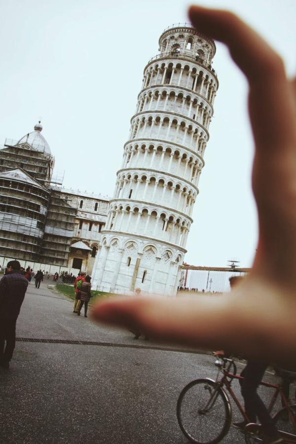pala torony-of-Pisa-kéz