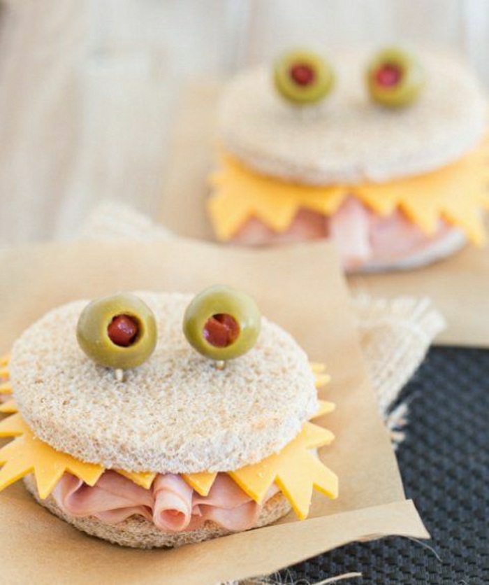 Monster szendvics kenyér sajt Olívaolaj Salami