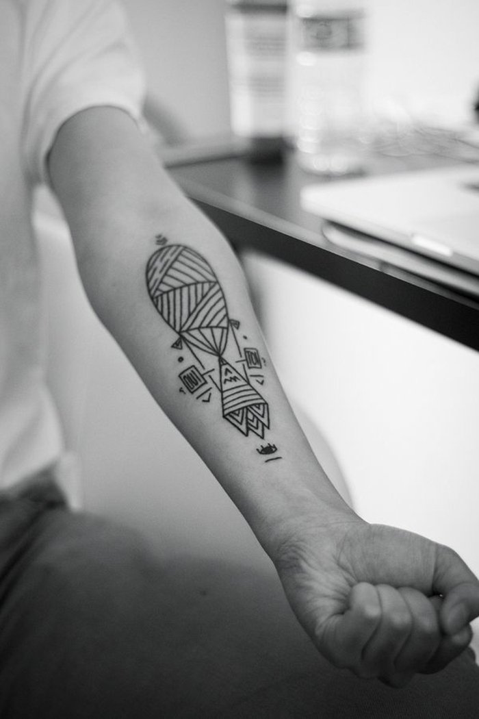 Kyynärvarsi tatuointi geometrinen tatuointi kuviot