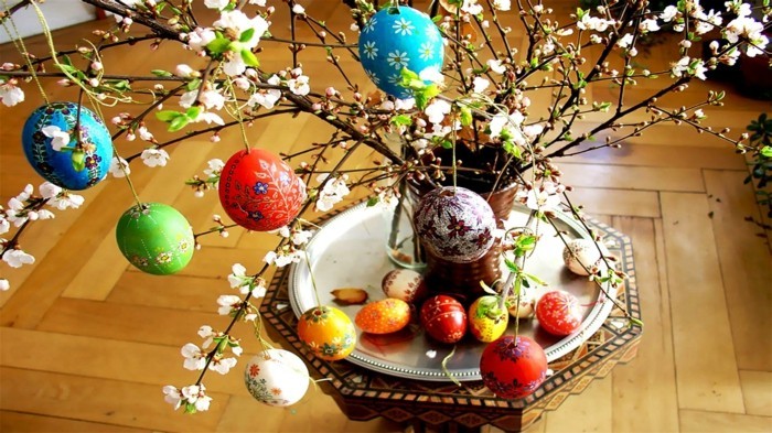 Háttérkép Húsvét Fa függ-a színes tojás