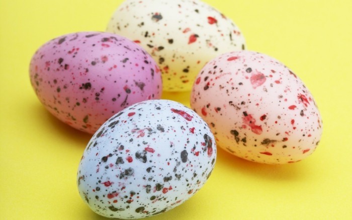 Fondo de pantalla de Pascua con huevos de teñidas