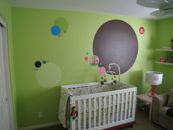 جدار. في الخضر - غرفة الطفل