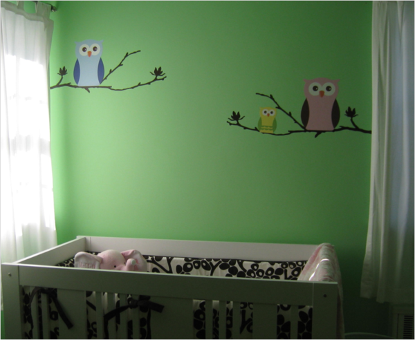 الجدار الأخضر في غرفة الطفل