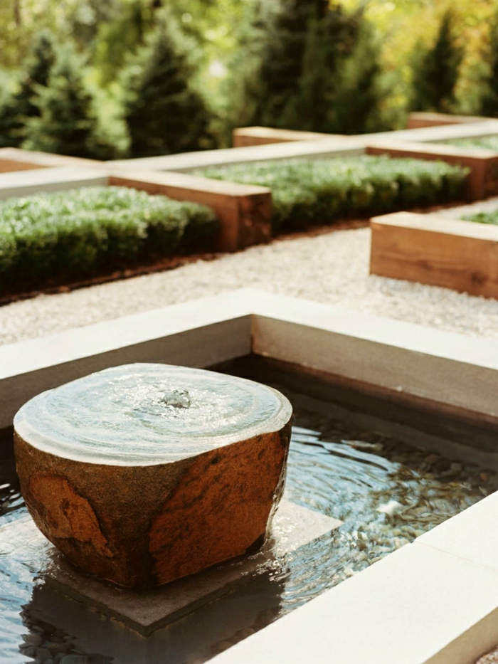 Fontaine d'eau jardin moderne