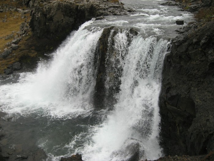 Waterfallkuva kipeästi vaahto