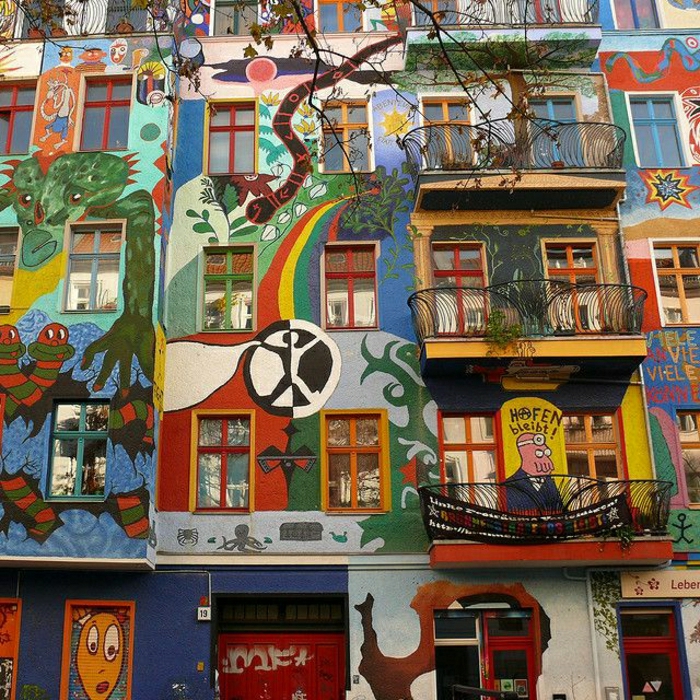 Начало Берлин-Германия Графити Смешни цветни рисунки балкони