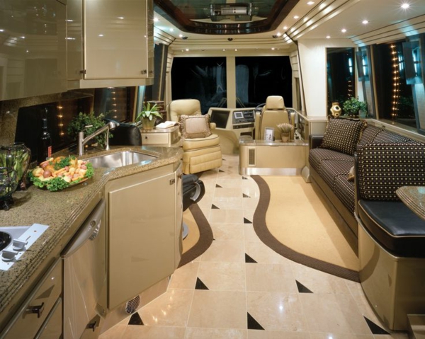 najam kamp s luksuznim dizajnom karavana