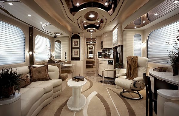 RV с луксозен дизайн - Caravan наем луксозно заведение-ефективно на пълно работно проектиране