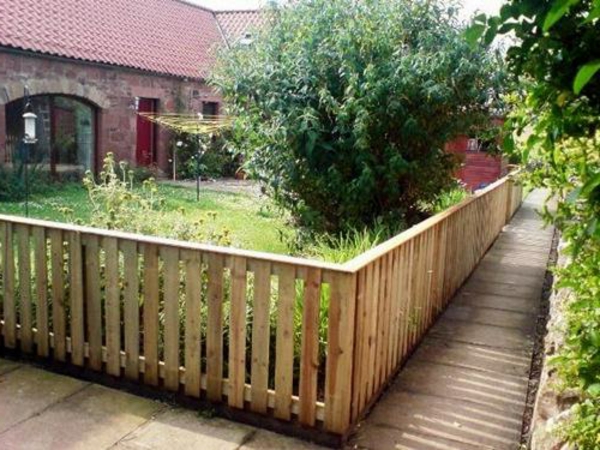 Φράχτης από ξύλινα κήπο του σχεδιασμού