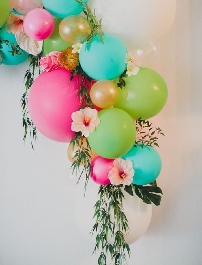 организирайте парти за сбогом, деко, балони и цветя, цветни
