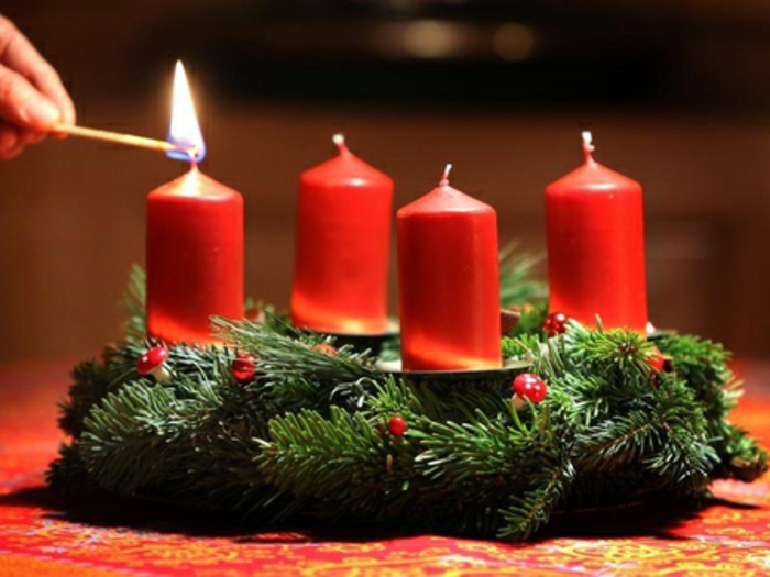 Advent darovi sami-make-crvena-pra-svijeće