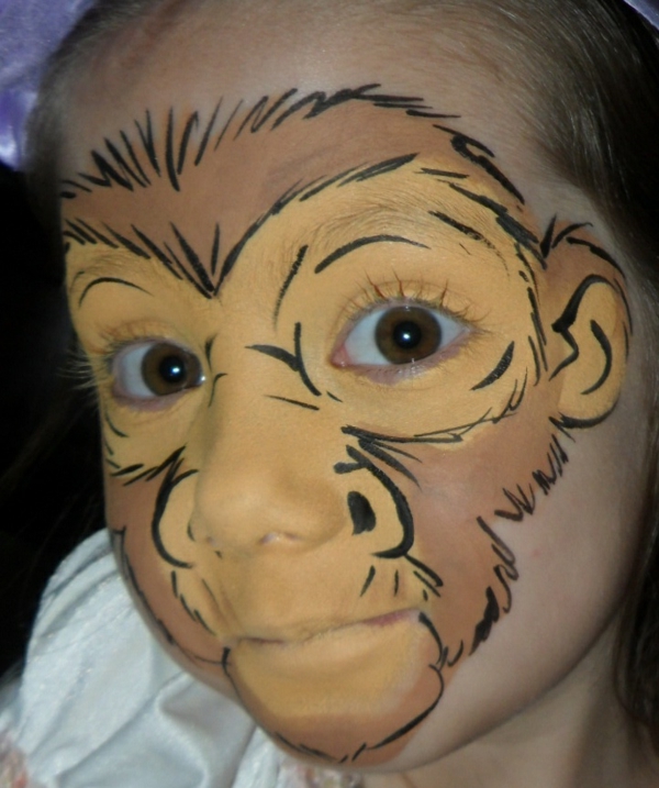 apina-make-up-pikku-tyttö