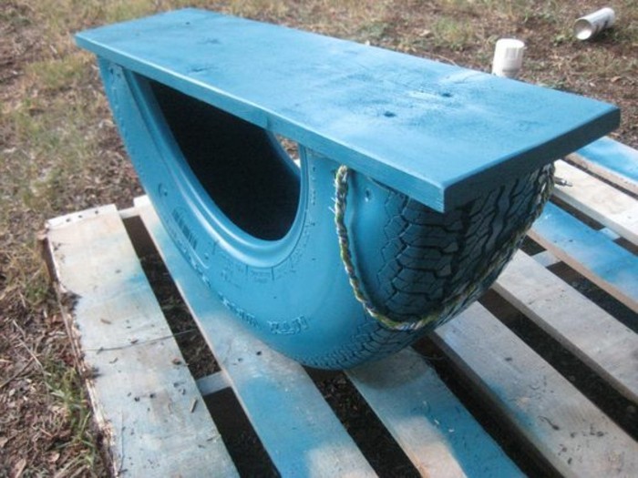 二手轮胎回收利用清凉的蓝色，庭园家具