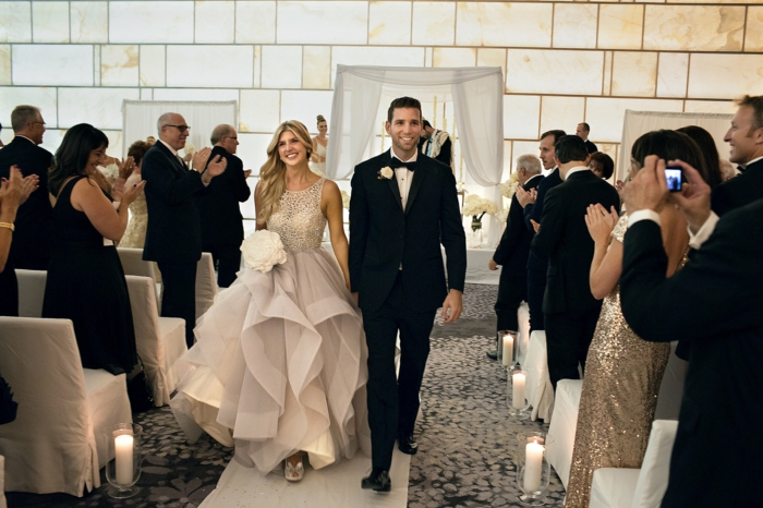 ruha-szerelmes-fly-for-esküvői viselet-szép-pár-menyasszony-és braeutigam-ünnepség házasság-laecheln-