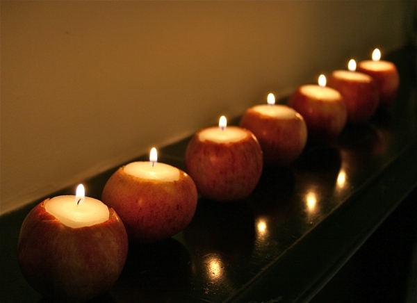 stvoriti romantičnu atmosferu jabuka i deka-svijeća