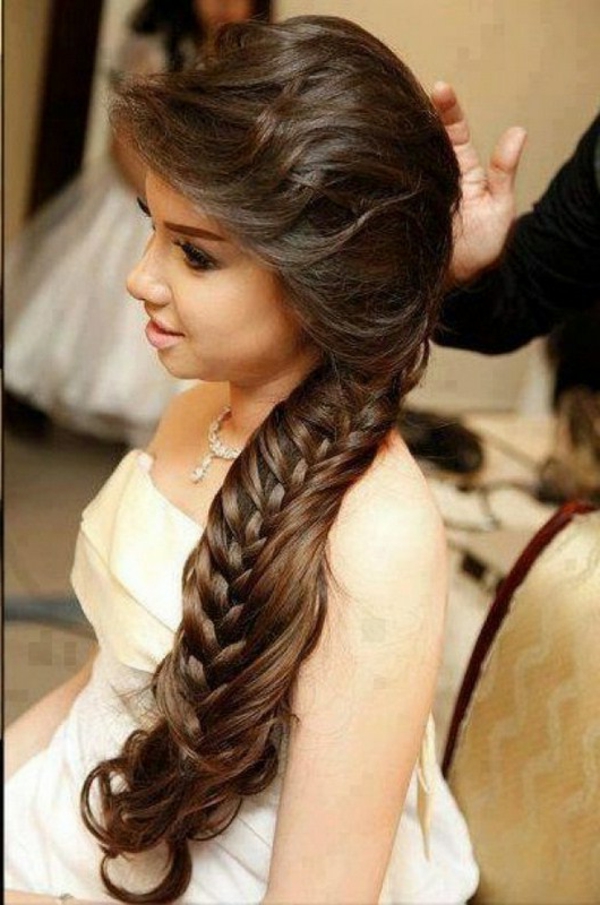 Арабски прически за сватба - красиви, дълги кафяви коси