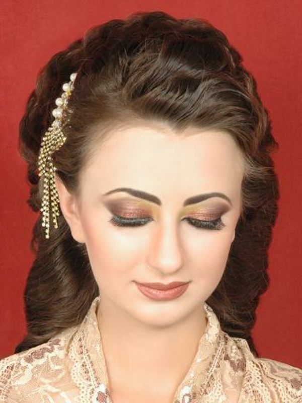 арабски прически за сватба - красива-изглеждаща-кафява коса