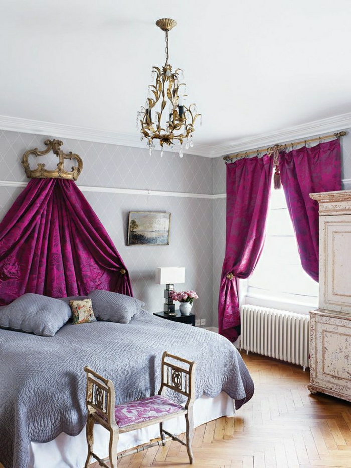 Аристократична спалня zyklamfarbene завеса постелки лилаво полилей