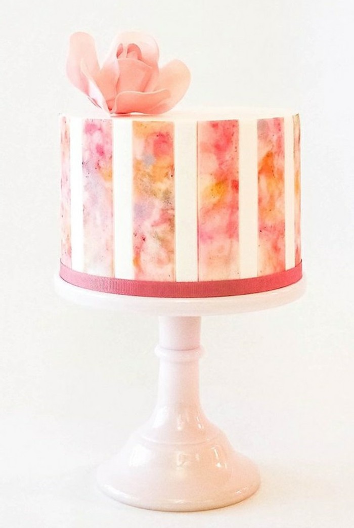 атрактивна розова торта декорирани-с-Роуз