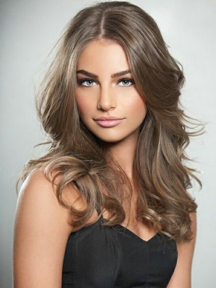 atraktivan-lijepe-dama-jasen smeđe kose boje elegantna izgled