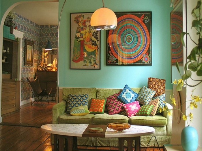 تصميم العديد من جاذبية الجدار الوسائد على رأس أريكة ملونة