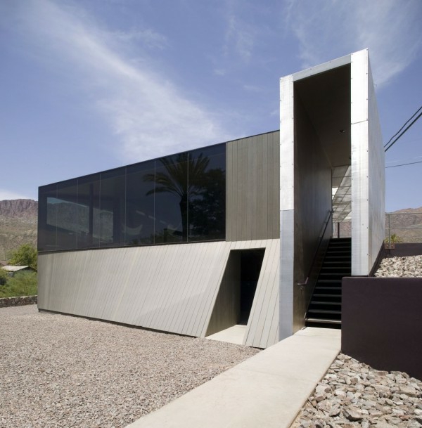 флаш-дом-минимализъм-архитектура-стъкловидни тъмни стени