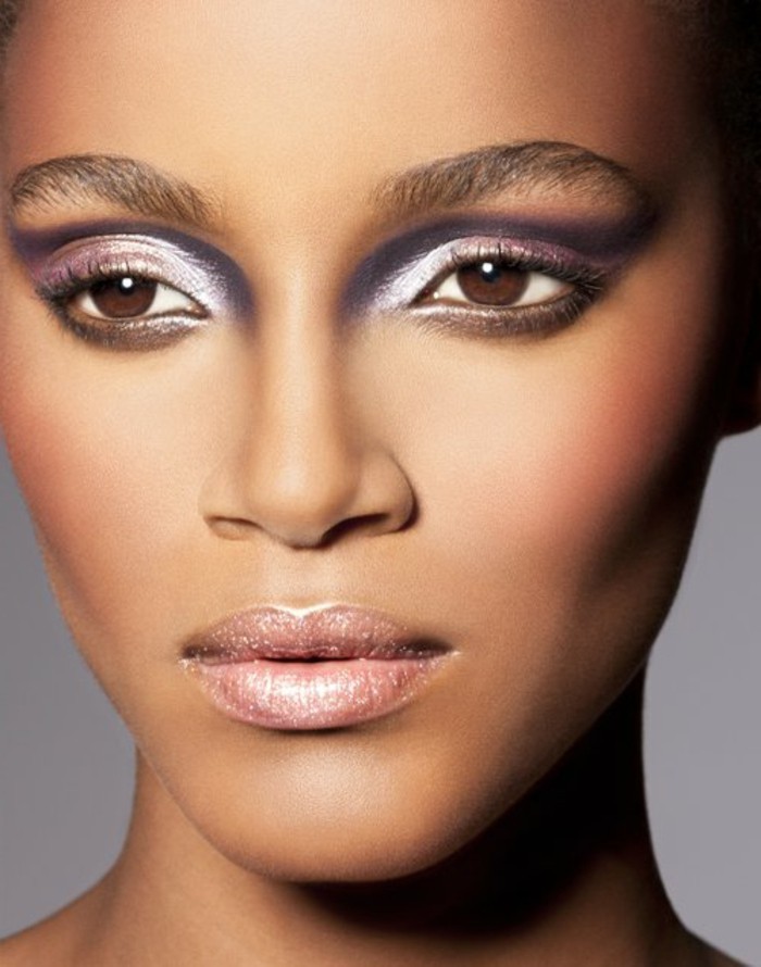 eye make-up σκιά μωβ χρώμα lipgloss-rosa-μοντέλο