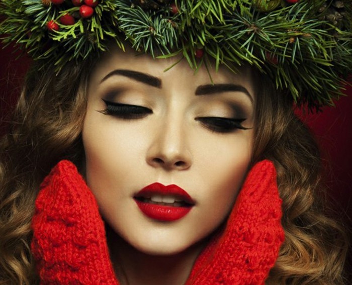 μάτι-μακιγιάζ-Χριστούγεννα-Χριστούγεννα στεφάνι κόκκινα γάντια-μοντέλο-Χριστούγεννα-μακιγιάζ