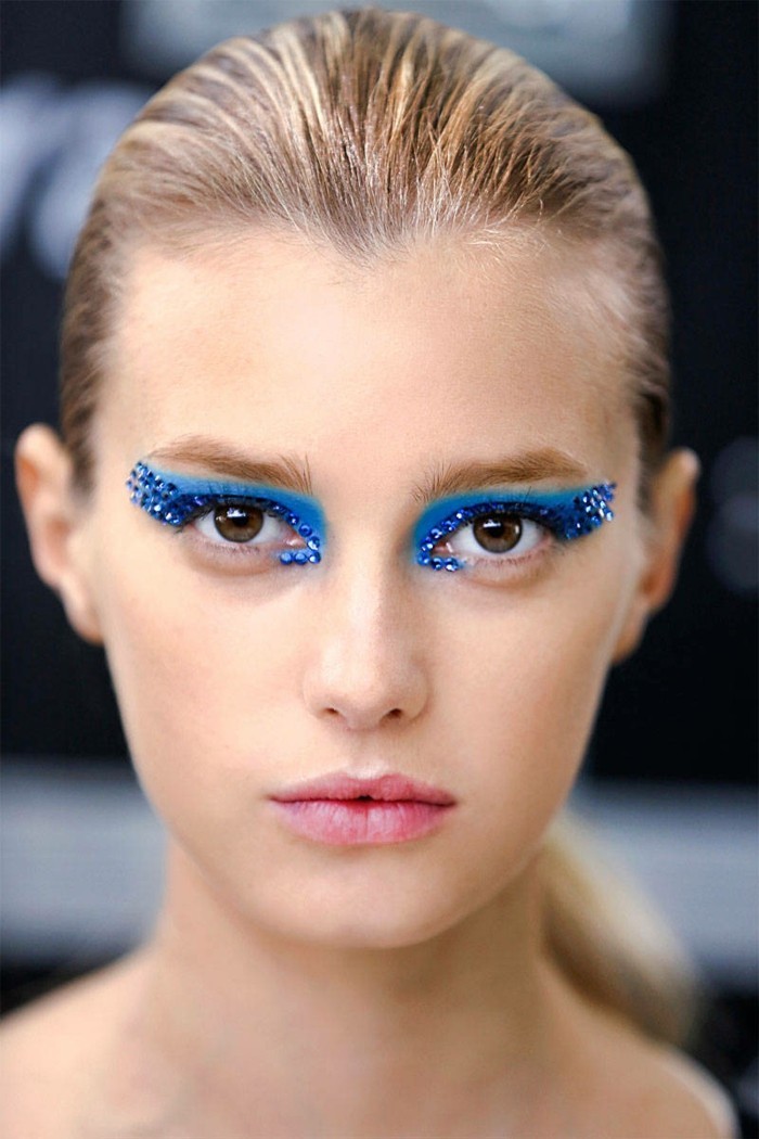 oko-make-up-fantazija boje-the-make-up egzotični izgled-plave-žene
