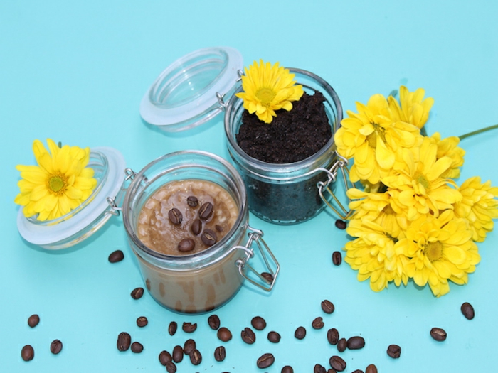 كريم مضاد للتجاعيد للعينين للبشرة الناعمة ، الكريم مع القهوة ، حبوب البن ، الزهور الصفراء