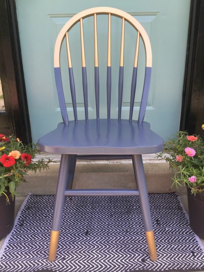 από-παλιά-νέα-make-καρέκλα-in-μωβ-και-χρυσό-ζωγραφισμένα γλάστρες, λουλούδια χαλί