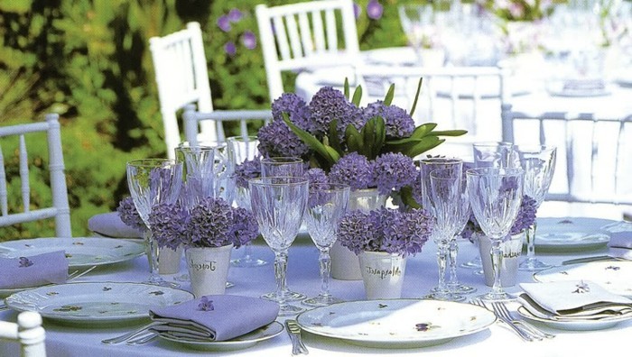 фантазия маса украса сватба-в-лилав цвят
