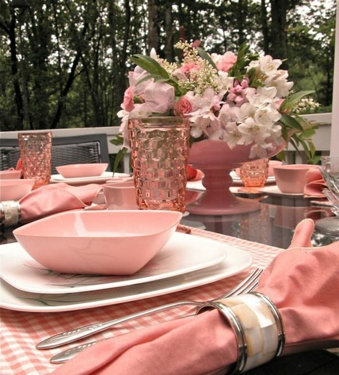 фантазия маса украса сватба-в-розов цвят