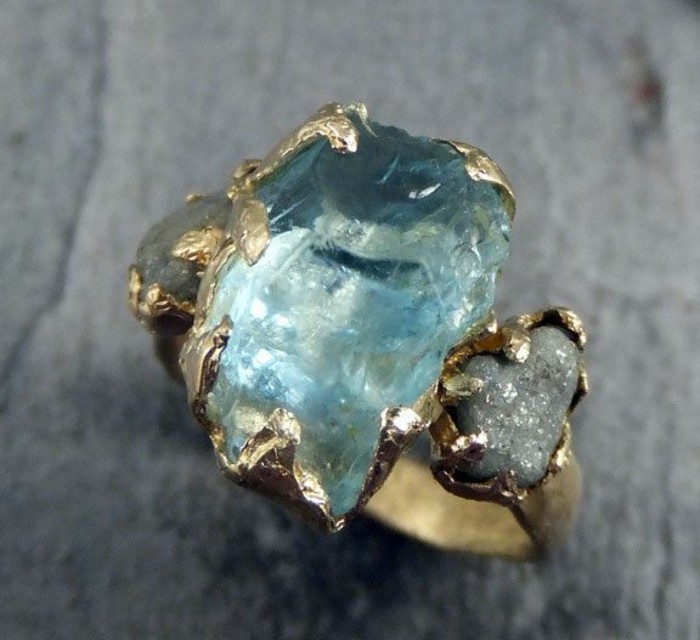 необичайни годежни пръстени-сурово-нешлифован-Aquamarine Gold