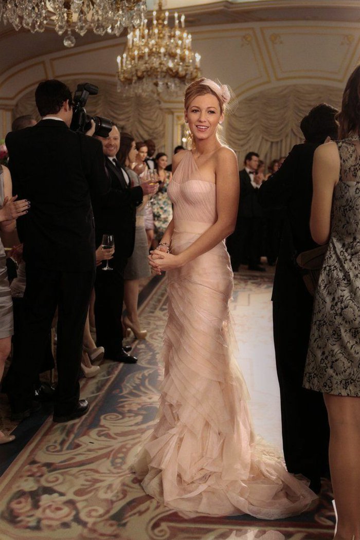 fancy-dress-dizajner večernja haljina-roza nijansa Blake Lively