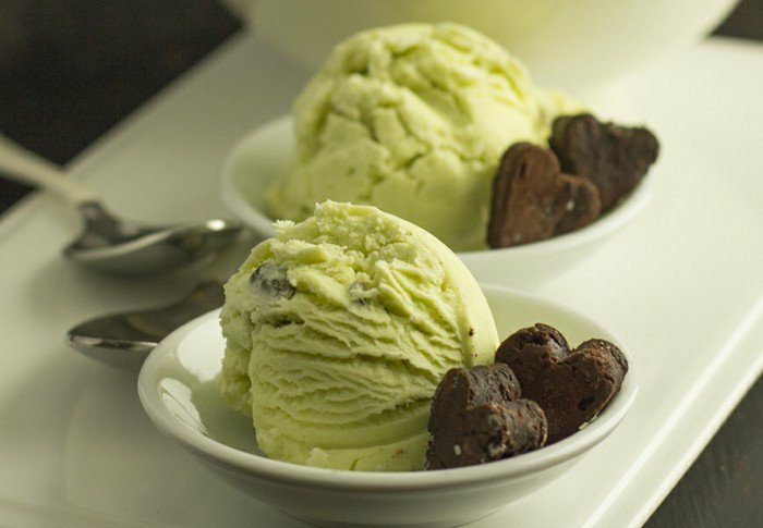avokado na kruhu ima dobar ukus, ali sladoled avokada je jedinstveno ukusan srčani pralini od kakao