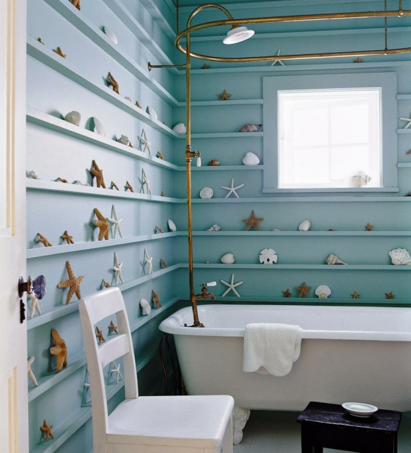 προϊόντα μπάνιου-set-up-πολλά-deco-κελύφη στον τοίχο