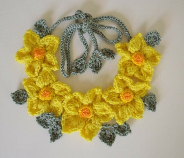 Horgolt virágok - sárga gyönyörű nyaklánc