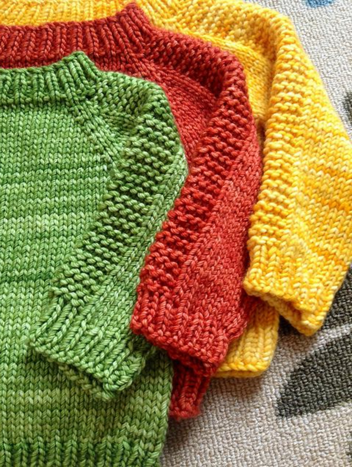 vauva villapaita-neuloa-keltavihreä-ja-punainen