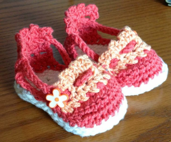 instrucciones de zapatos de bebé-con-flores-crochet-hermosa-ideas-crochet-para-baby-crochet-gran-diseño-ganchillo