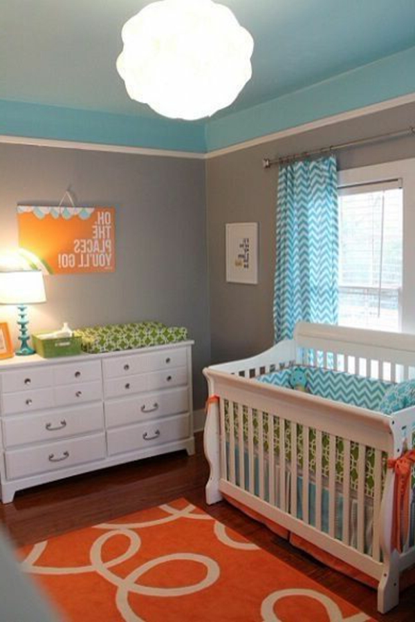naranja y azul para la habitación del bebé