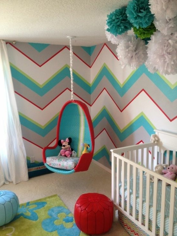 люлка и стенна декорация за детската стая