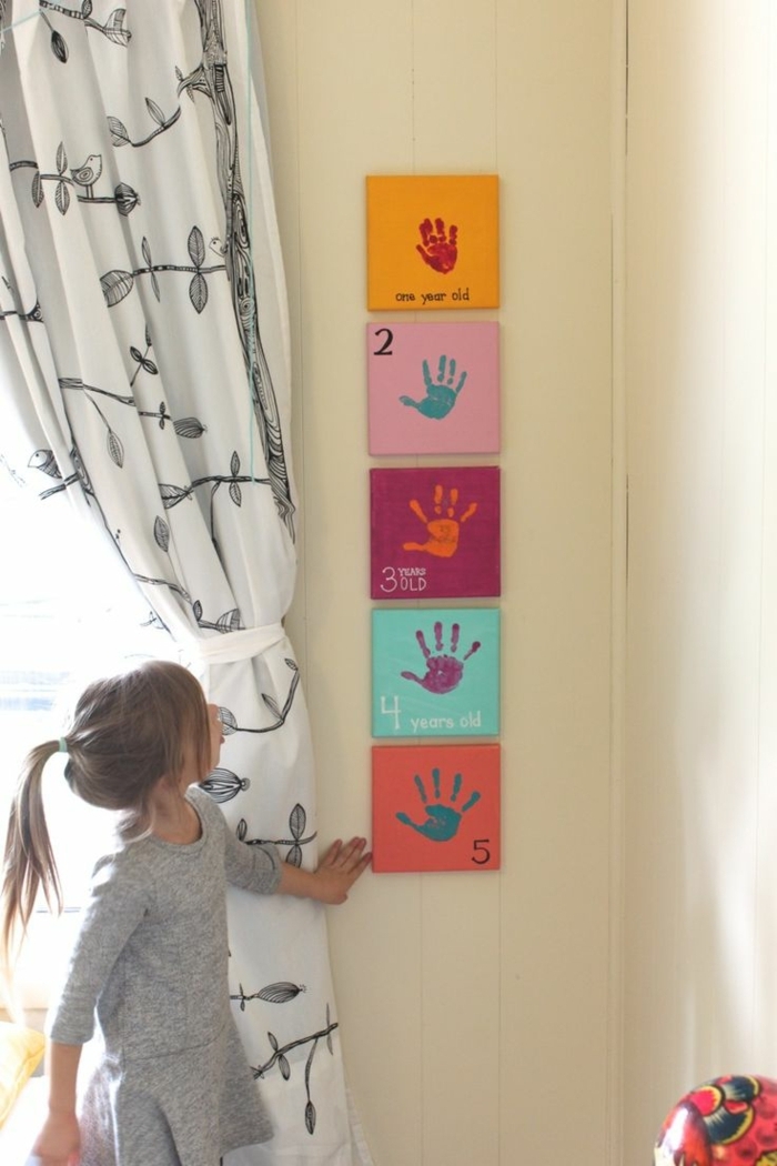 детска стая сиво розово идеи декорация дизайн идеи спомени всяка година създават картина ръце бебе дете