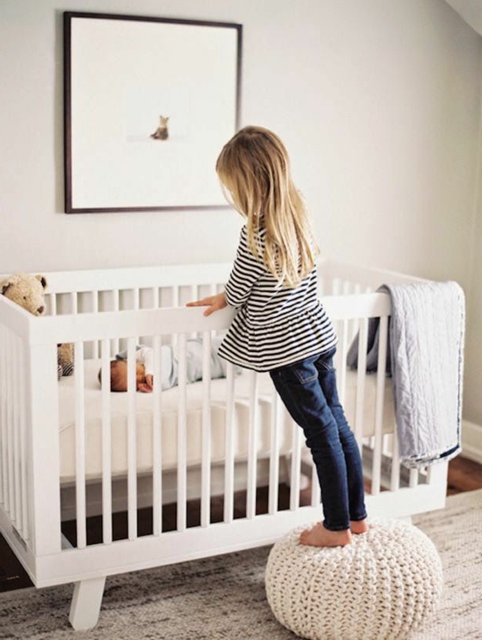 Babyroom-design-petite-sœur-on-the-lit bébé