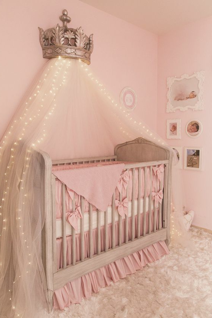gyermekszobai dekoráció mesebeli korona a kis hercegnő számára nagyszerű világítási ötletek képeket a falon