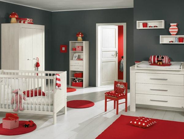 κόκκινο λευκό και γκρι χρώματα για το δωμάτιο του μωρού